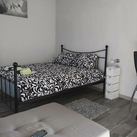 Studio Apartman M&S Perkovic Krmed Kültér fotó